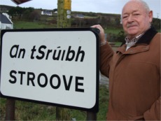 Charlie McCann at the Stroove sign.